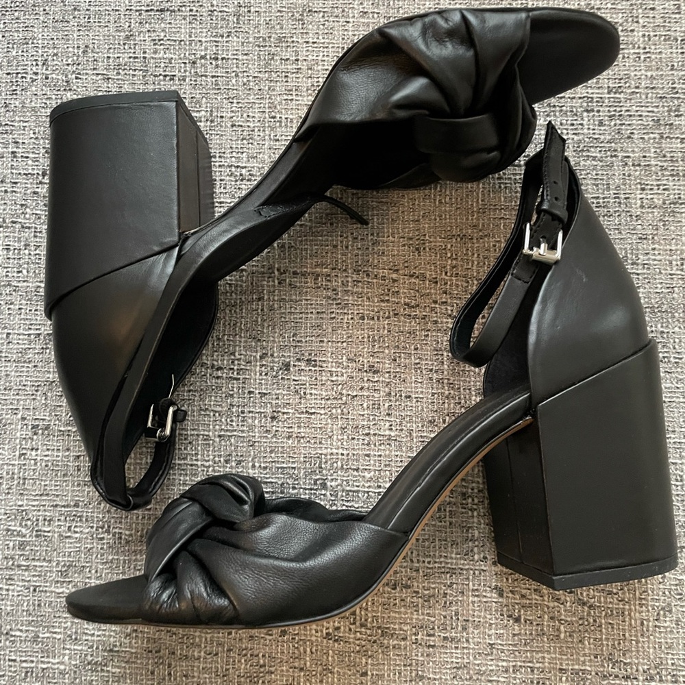 NEW - Rebecca Minkoff Black Leather Sandals Capriana